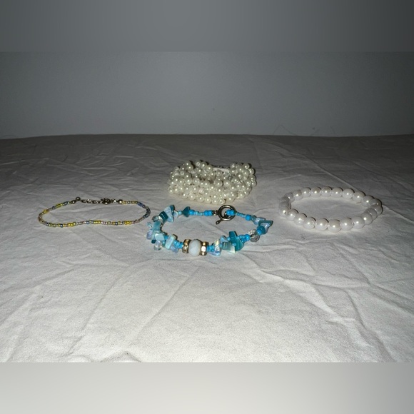 🌸3 FOR 5🌸 Bracelets beaded and pearls - Picture 1 of 2